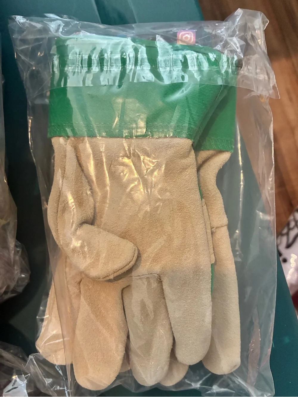 Wells Lamont Green & Tan Work Gloves Youth 5-8 years old Cowhide Leather